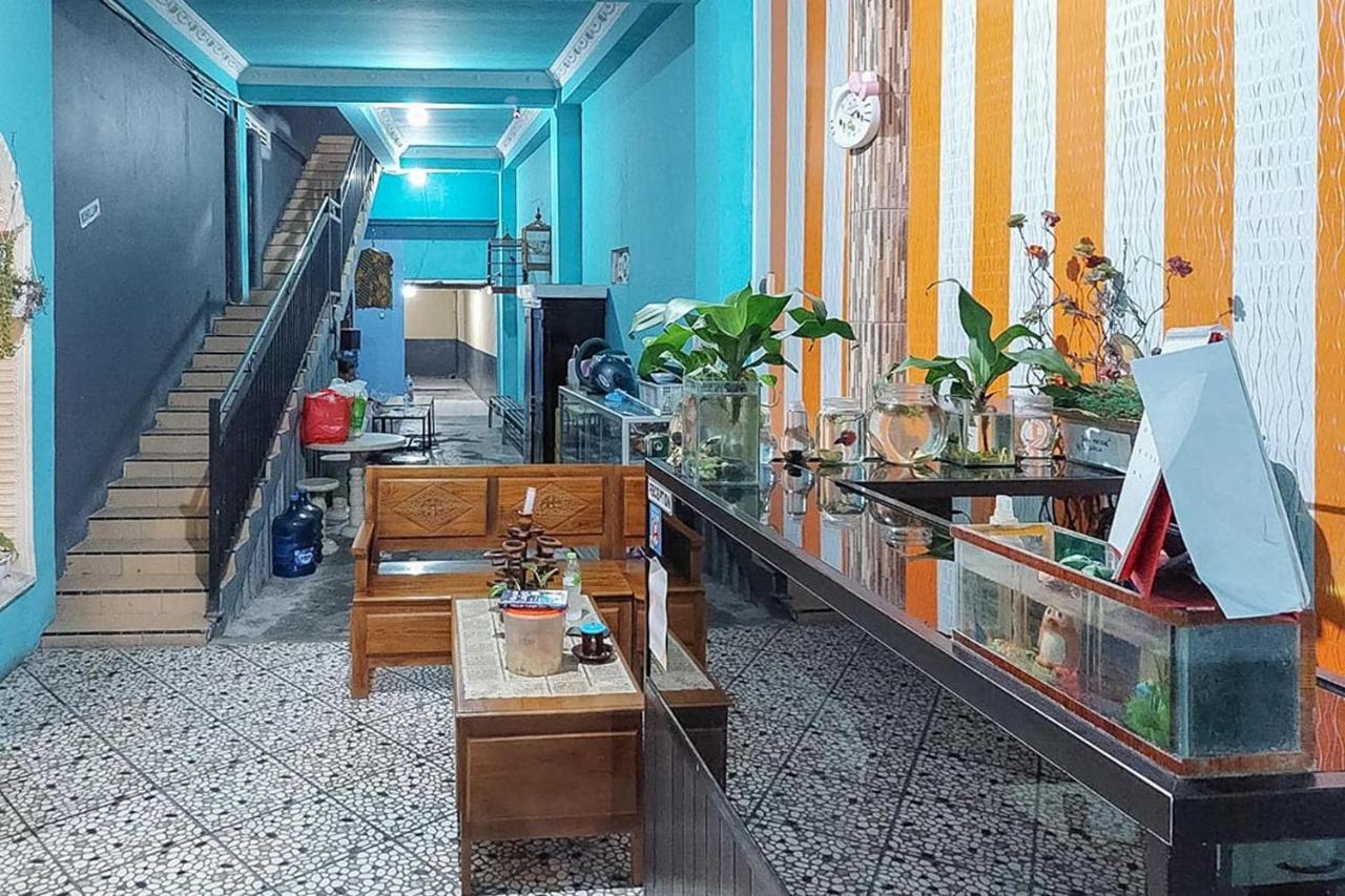 Icha Homestay Near Terminal Purabaya Madiun Exterior photo