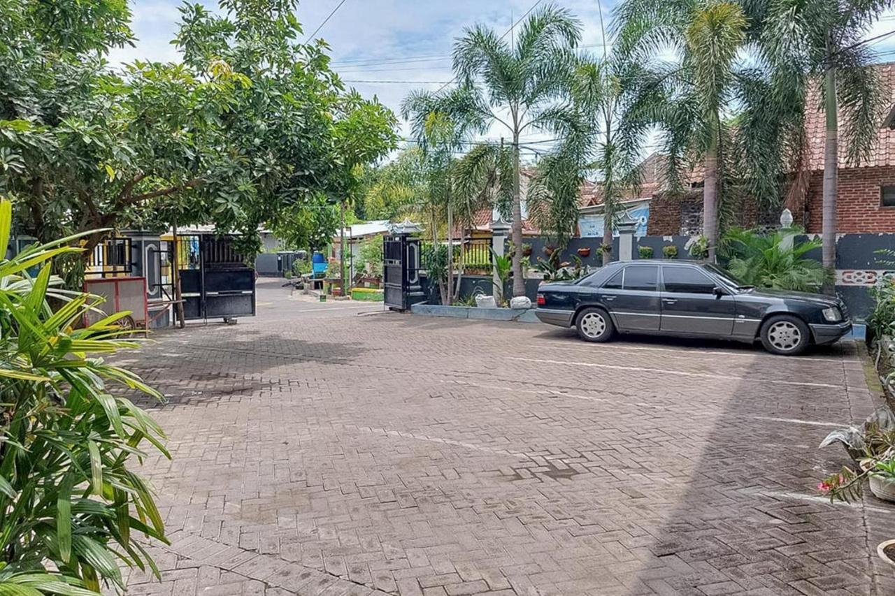 Icha Homestay Near Terminal Purabaya Madiun Exterior photo